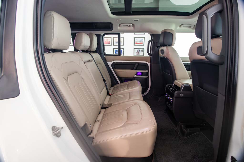 LAND ROVER DEFENDER 110 P300 HSE