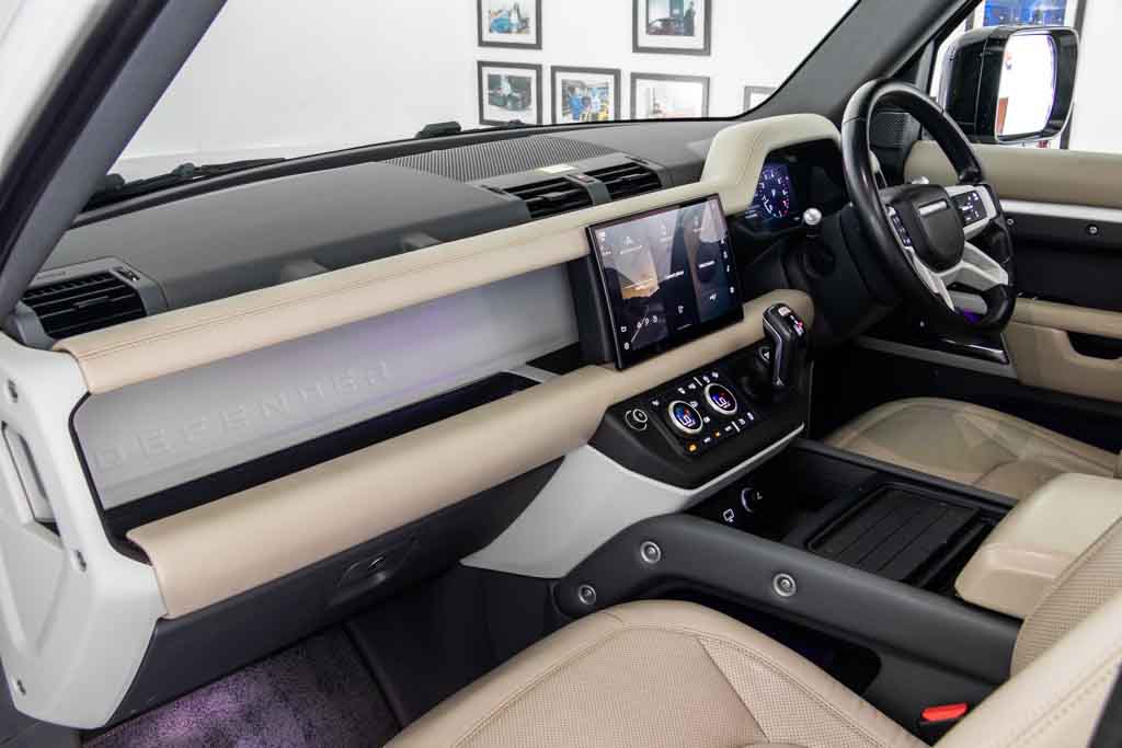 LAND ROVER DEFENDER 110 P300 HSE