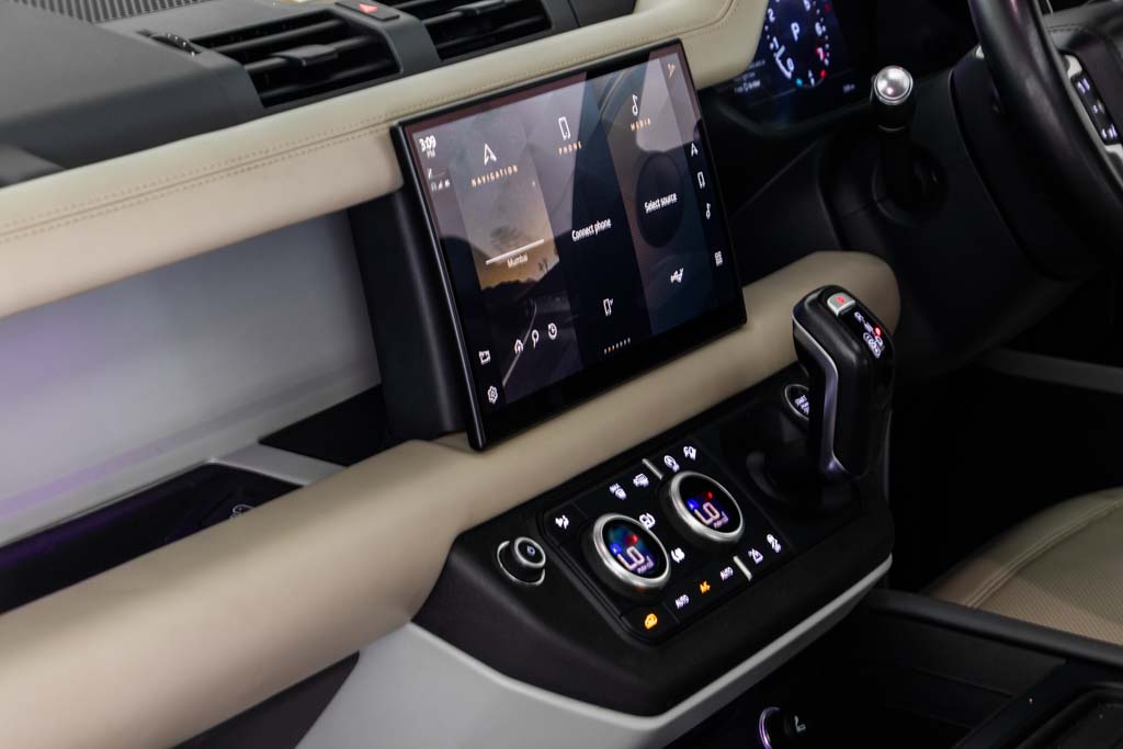 LAND ROVER DEFENDER 110 P300 HSE