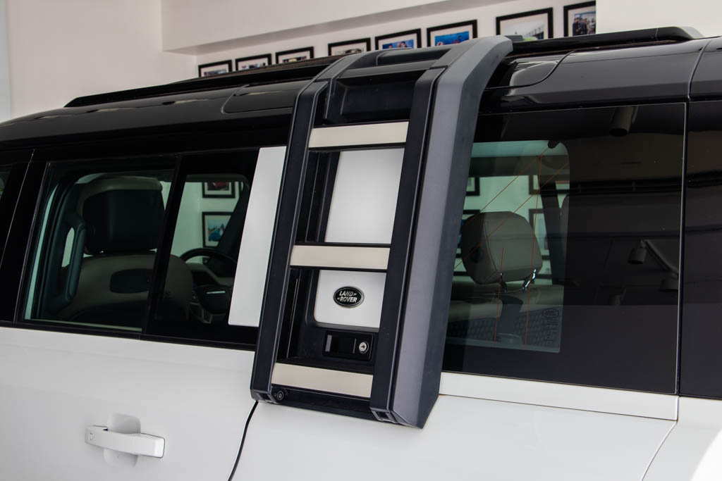 LAND ROVER DEFENDER 110 P300 HSE