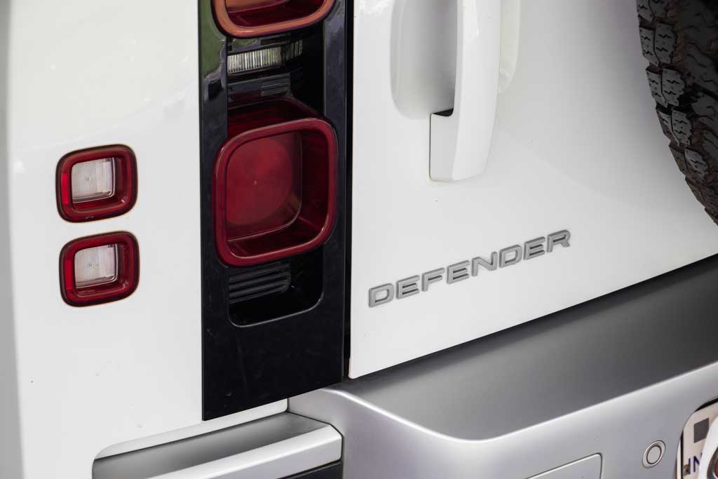 LAND ROVER DEFENDER 110 P300 HSE