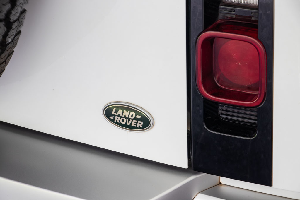 LAND ROVER DEFENDER 110 P300 HSE