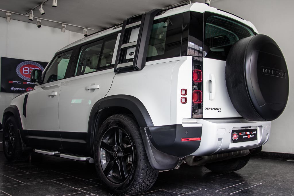 Land Rover Defender 110 SE