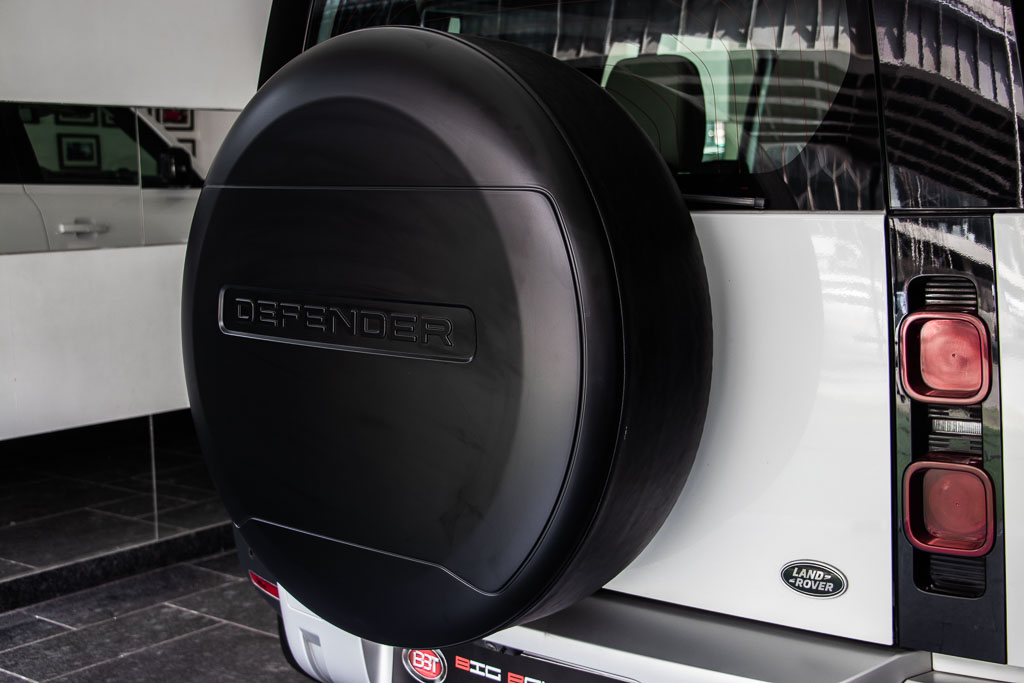 Land Rover Defender 110 SE