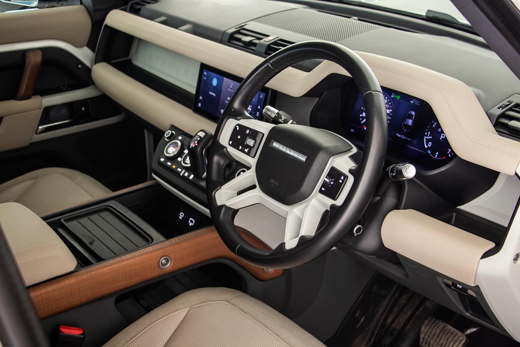 Land Rover Defender 110 SE