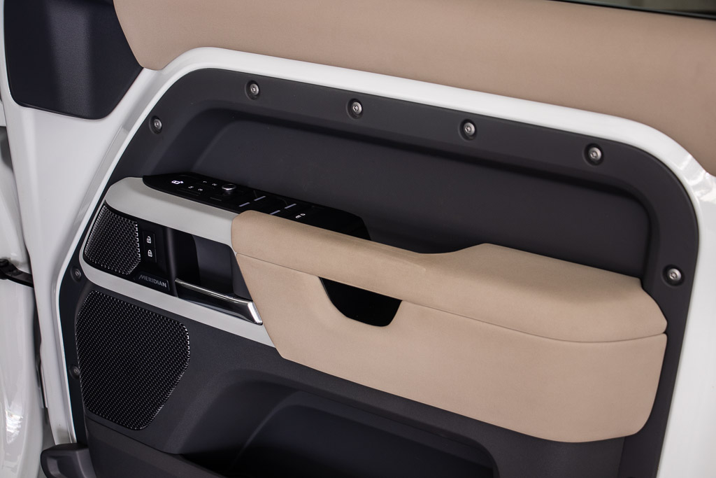 Land Rover Defender 110 SE