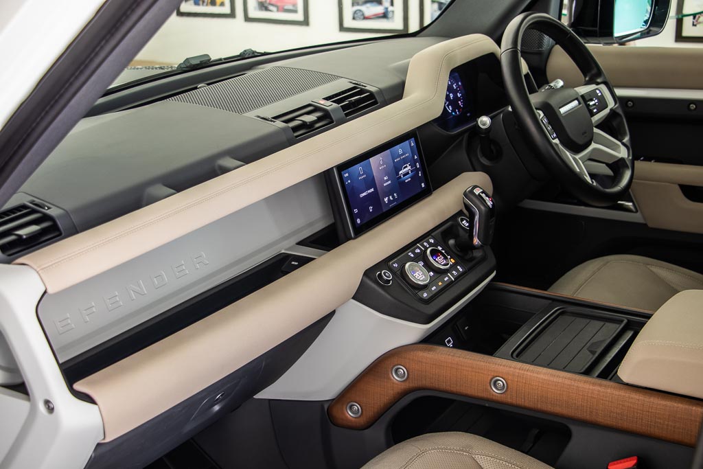 Land Rover Defender 110 SE