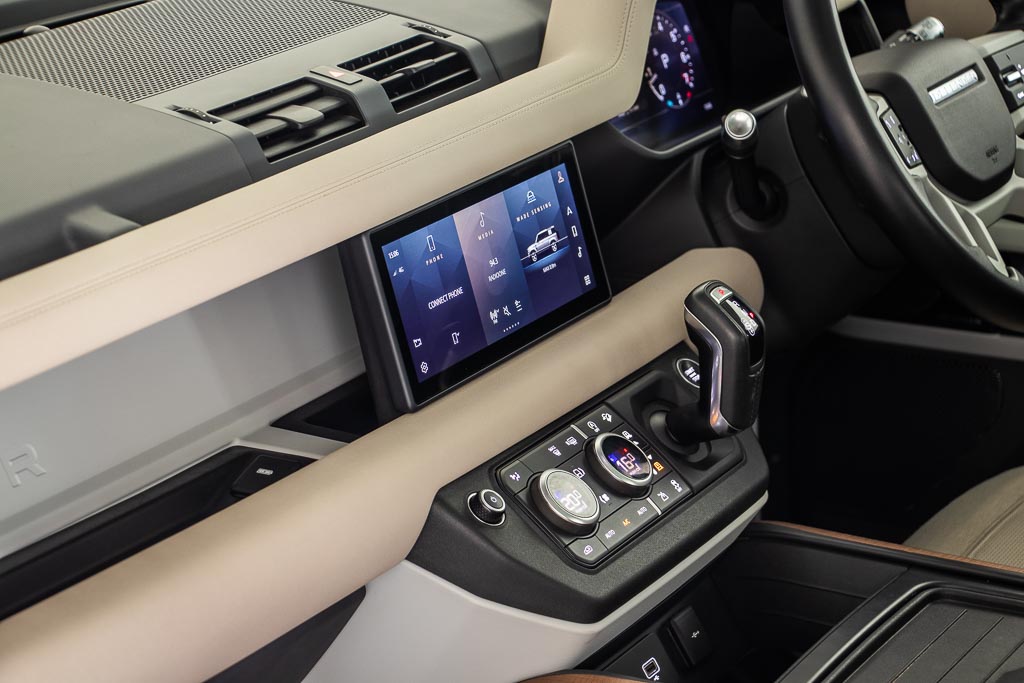 Land Rover Defender 110 SE