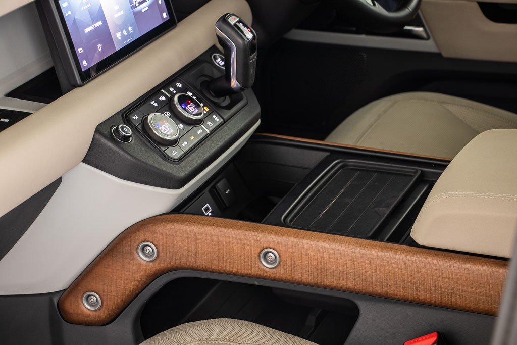 Land Rover Defender 110 SE