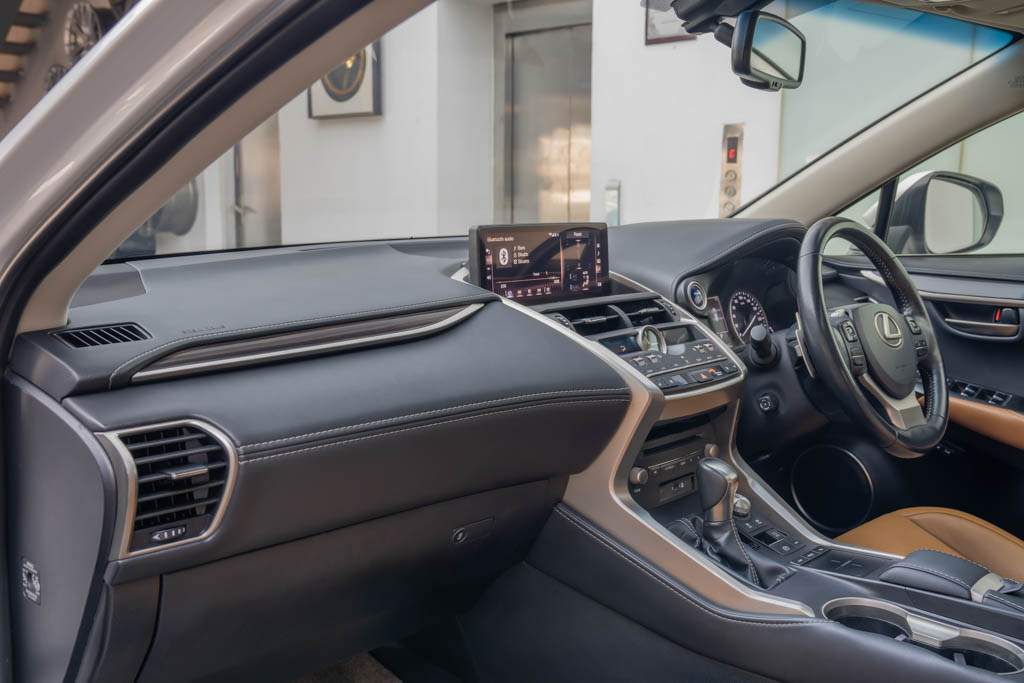 Lexus NX 300H Luxury