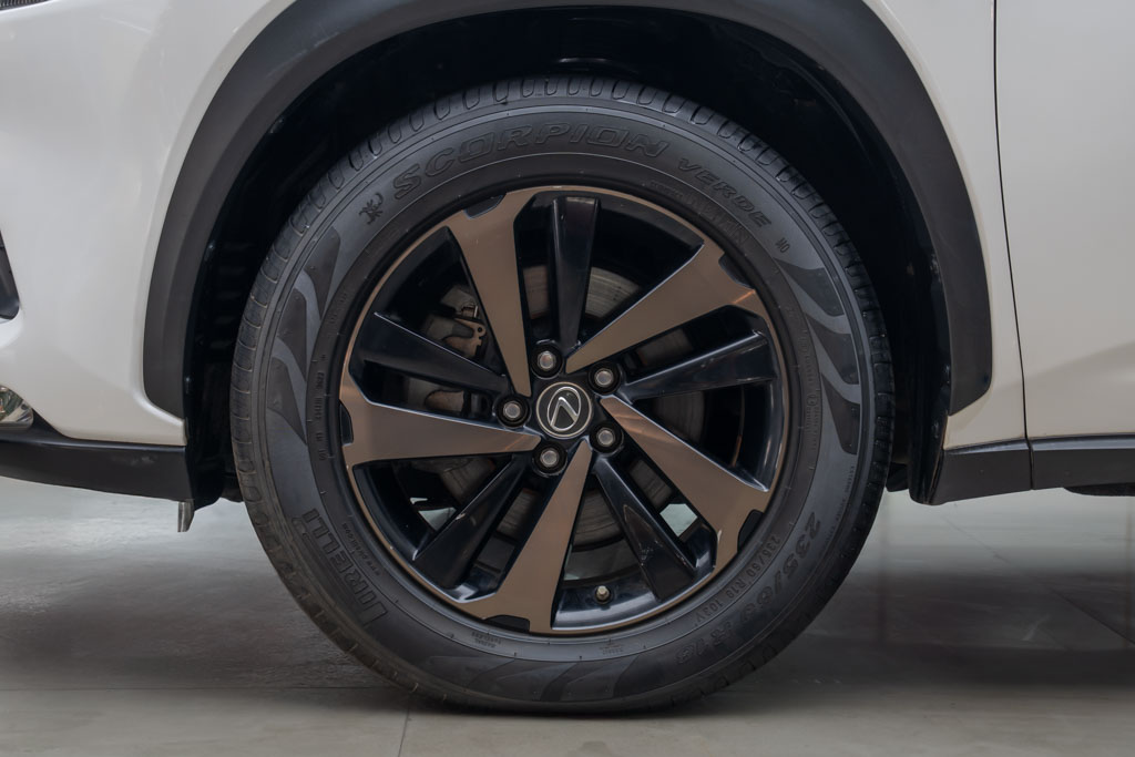 Lexus NX 300H Luxury