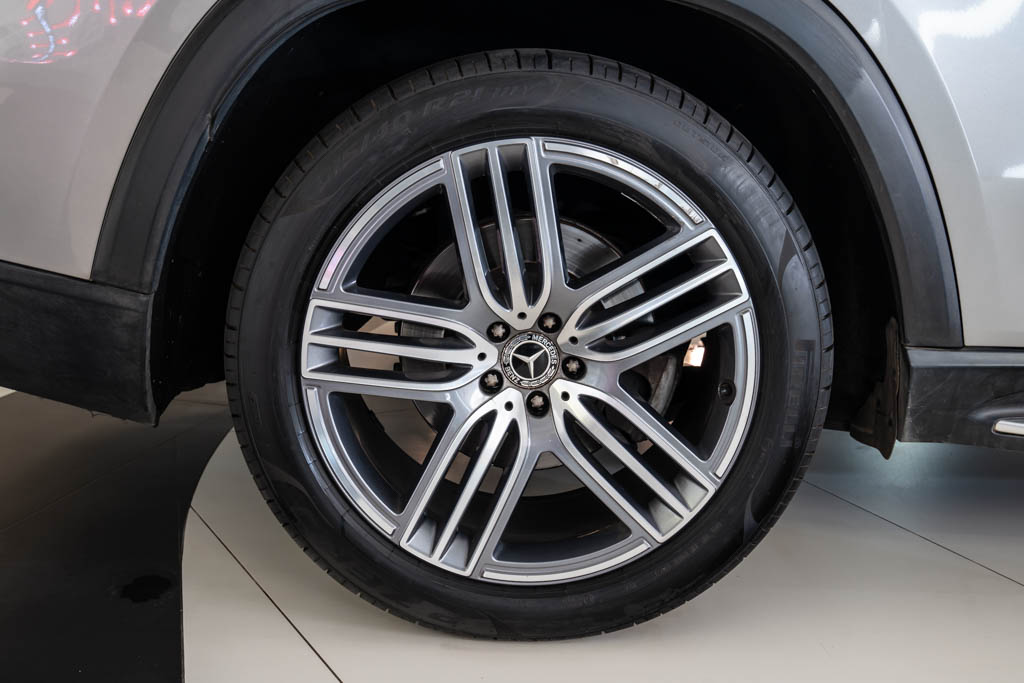 MERCEDES BENZ GLS400D