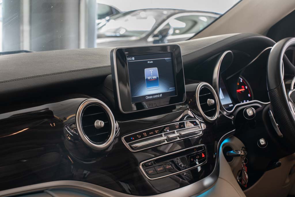 MERCEDES BENZ V220D EXCLUSIVE