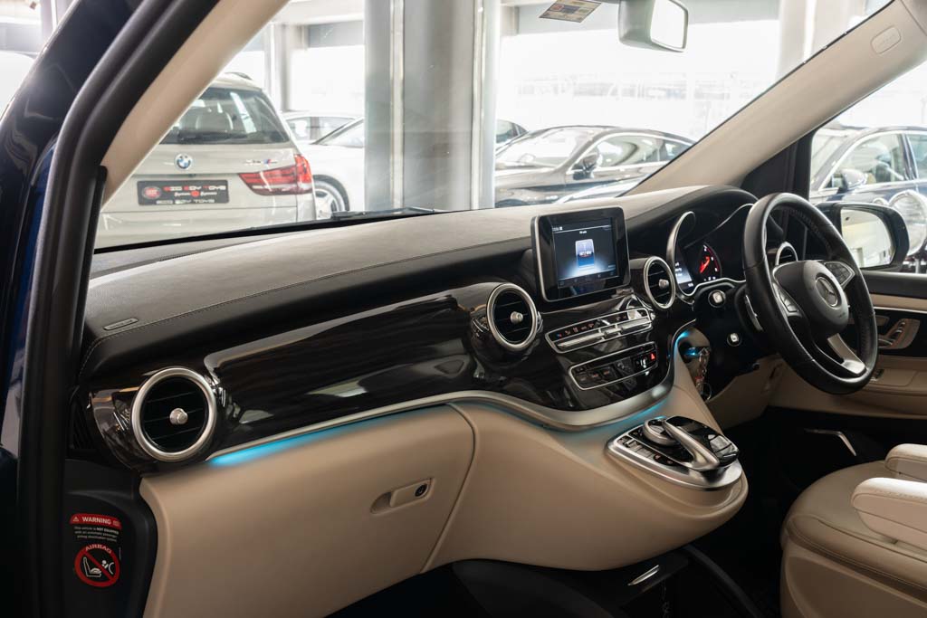 MERCEDES BENZ V220D EXCLUSIVE