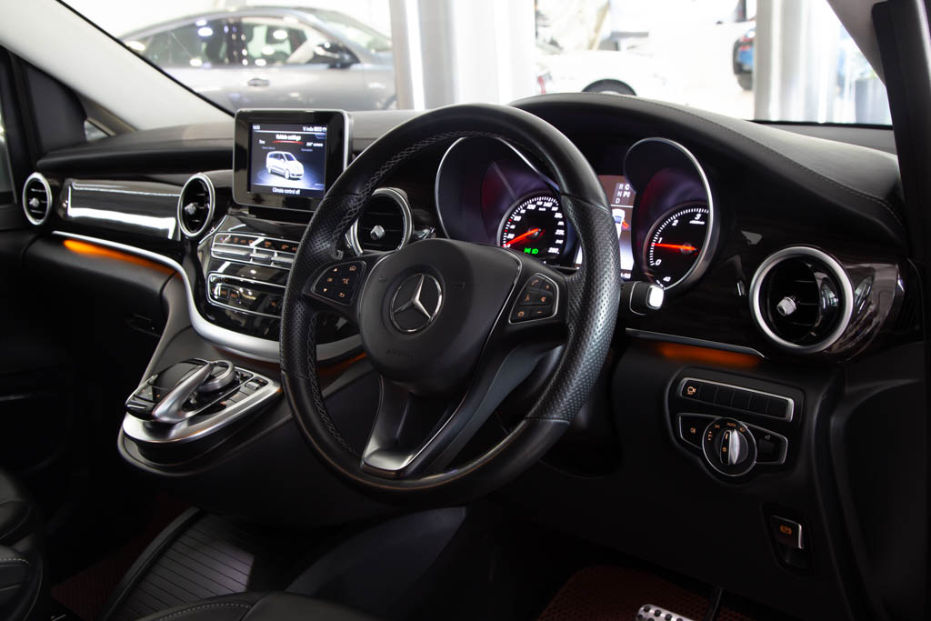 MERCEDES BENZ V220D EXCLUSIVE