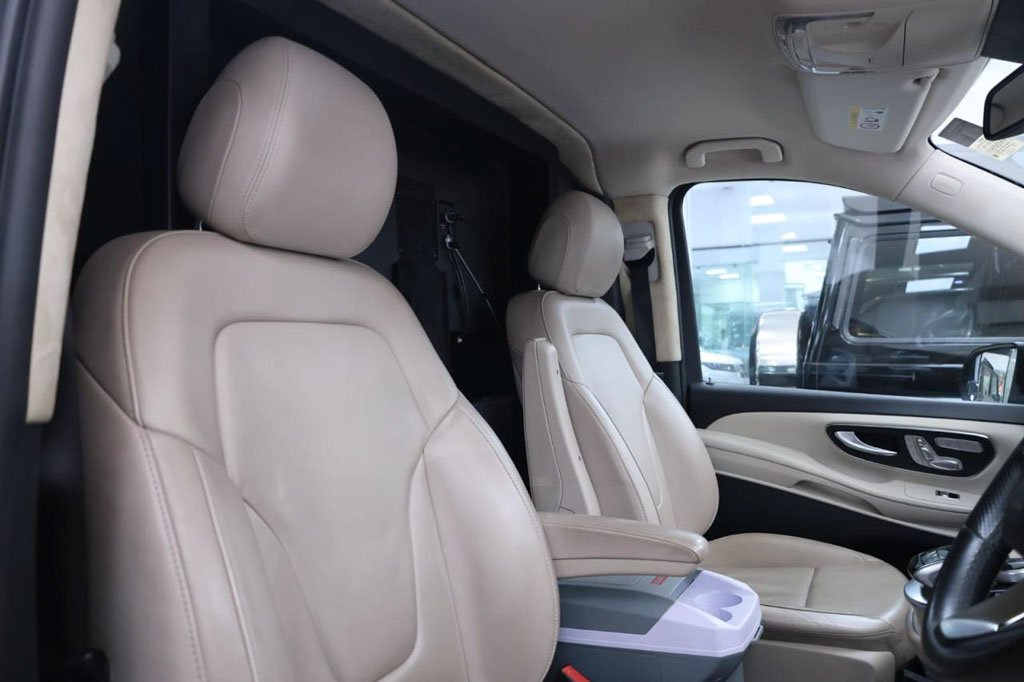 MERCEDES BENZ V220D with Maybach Kit