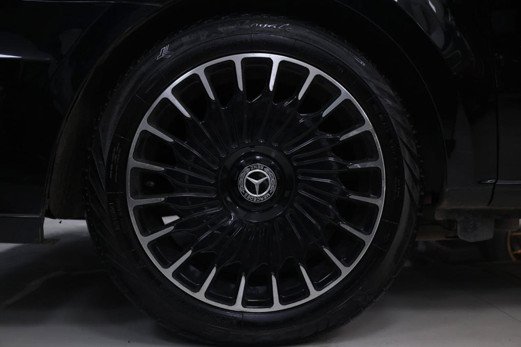 MERCEDES BENZ V220D with Maybach Kit