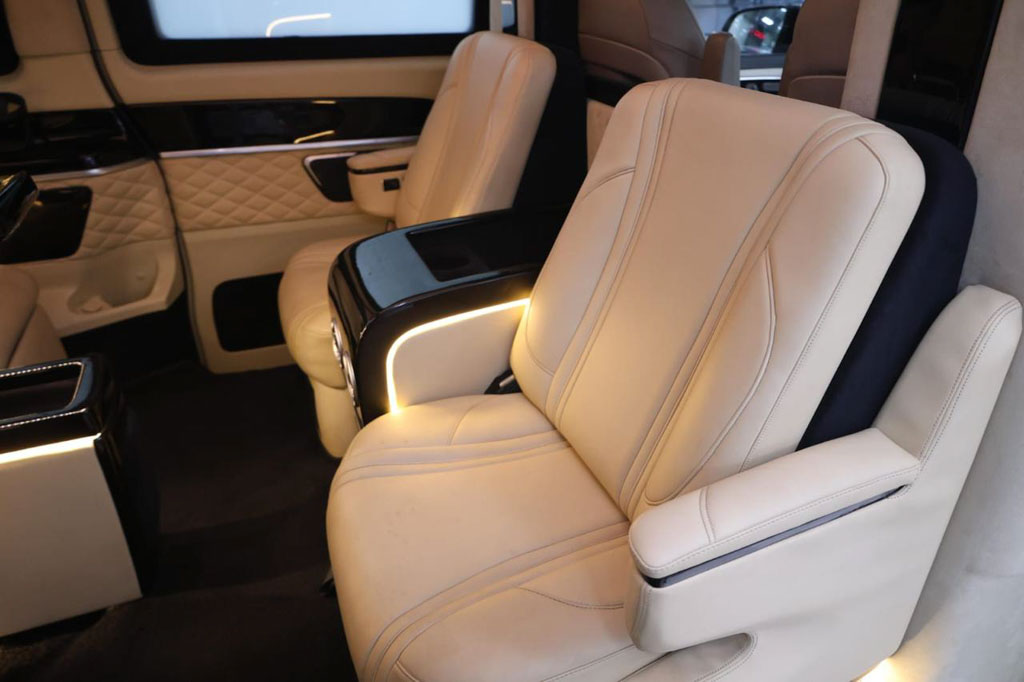 MERCEDES BENZ V220D with Maybach Kit