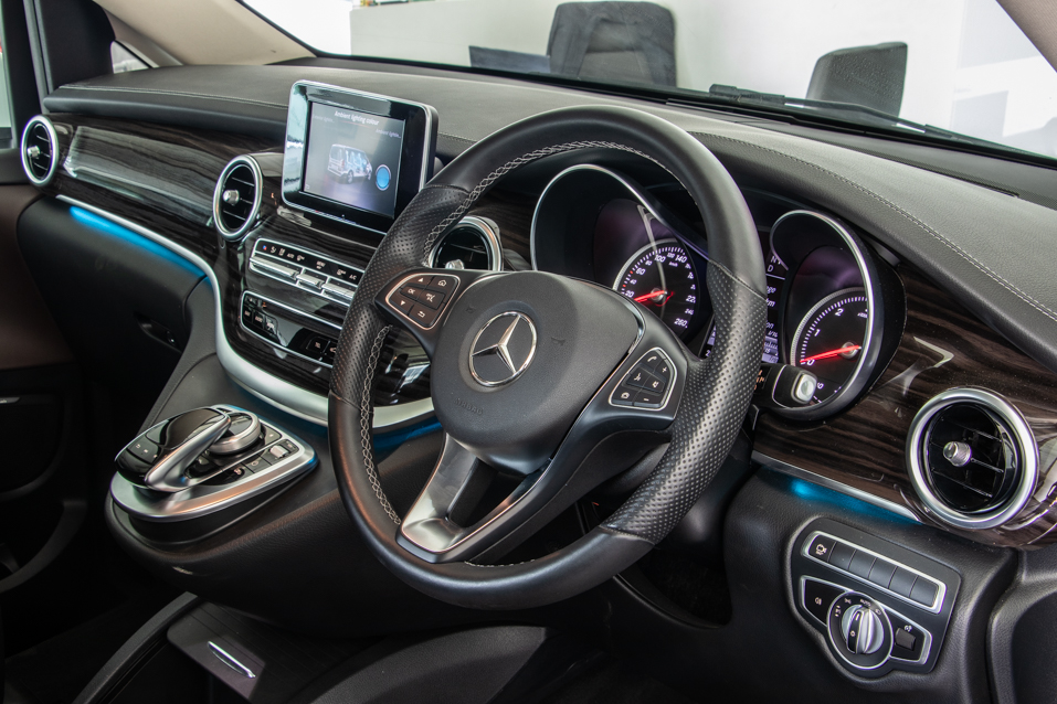 Mercedes-Benz V220d LWB Exclusive