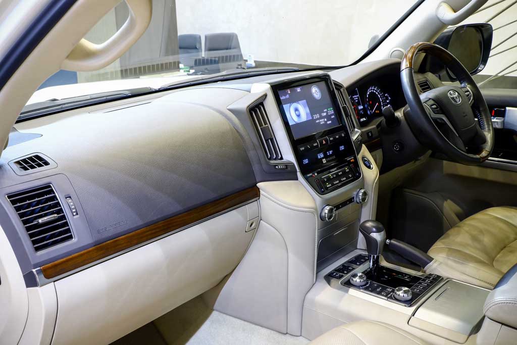 TOYOTA LAND CRUISER LC200 VX