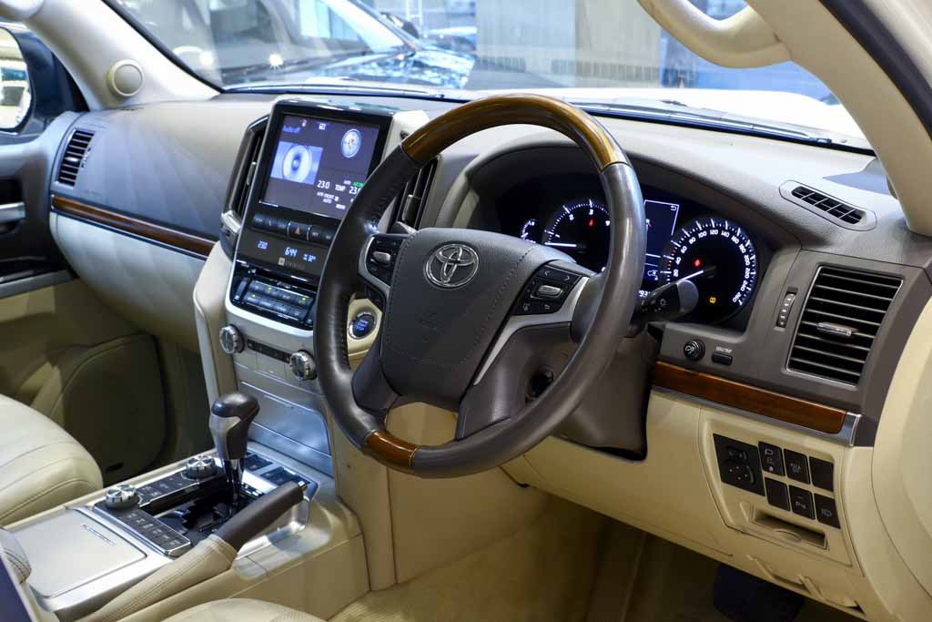 TOYOTA LAND CRUISER LC200 VX