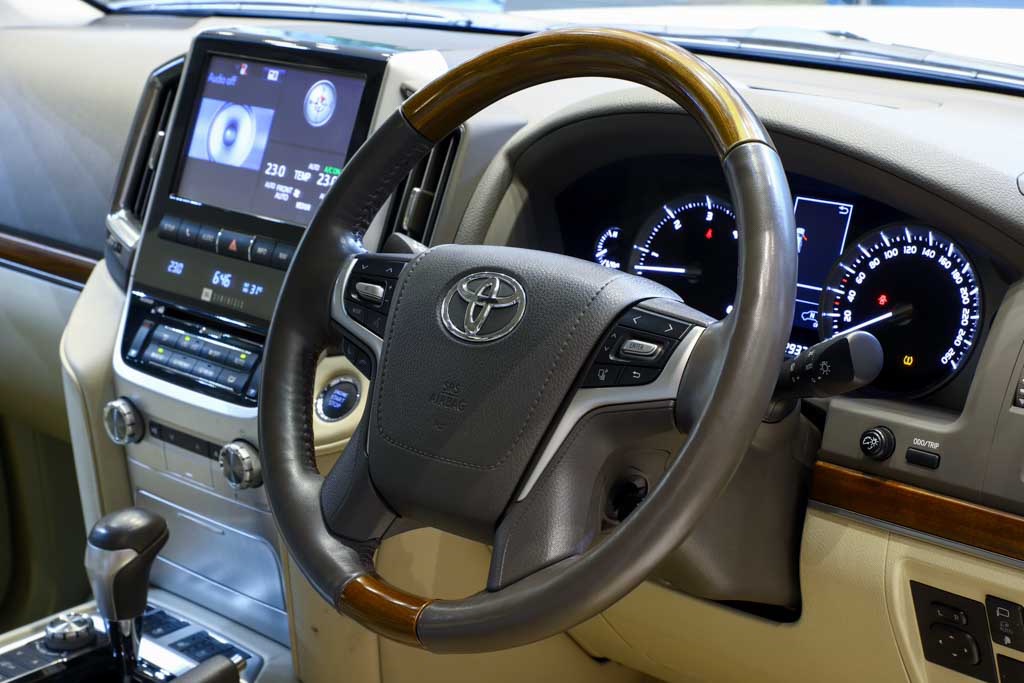 TOYOTA LAND CRUISER LC200 VX