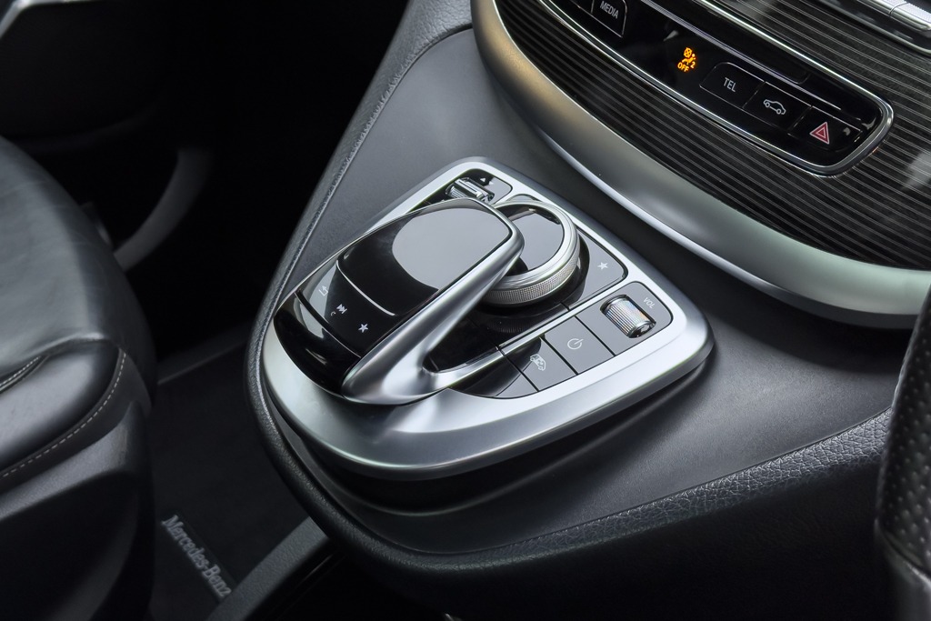 MERCEDES BENZ V220D EXCLUSIVE
