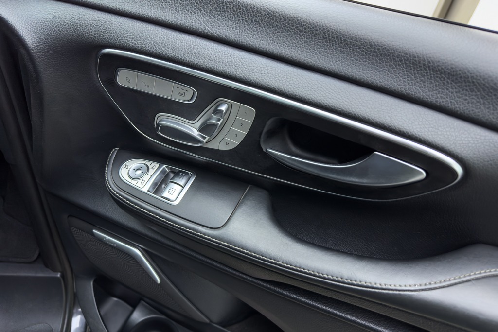 MERCEDES BENZ V220D EXCLUSIVE
