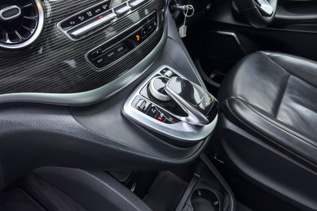 MERCEDES BENZ V220D EXCLUSIVE