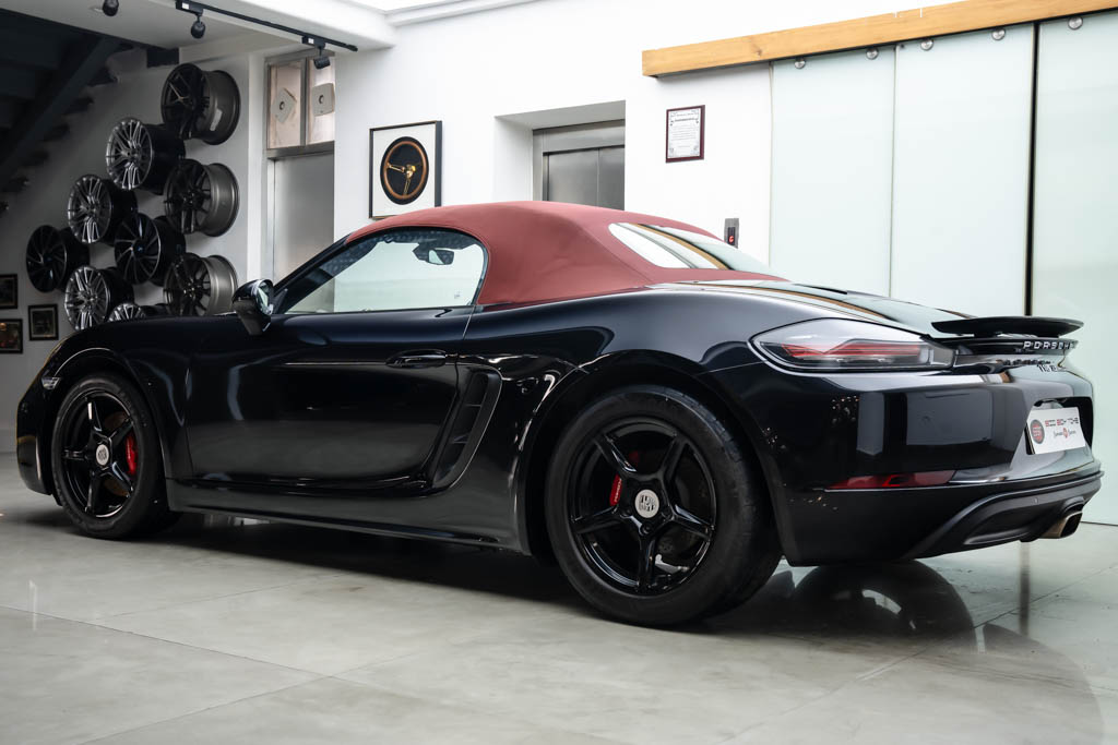 PORSCHE 718 BOXSTER