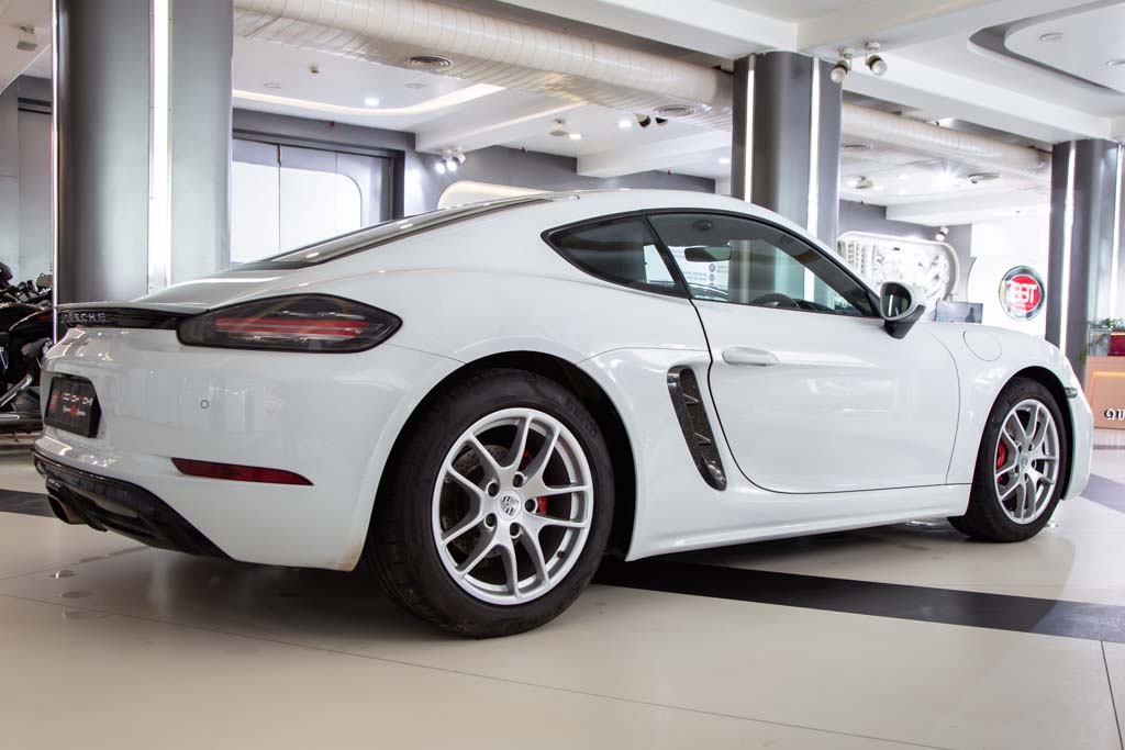 PORSCHE 718 CAYMAN