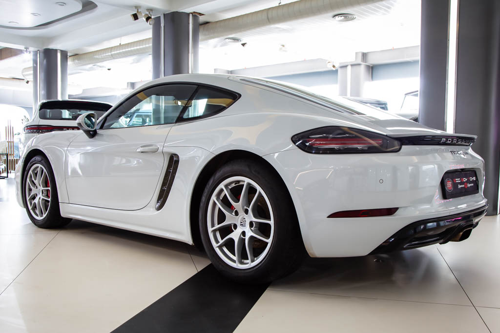 PORSCHE 718 CAYMAN