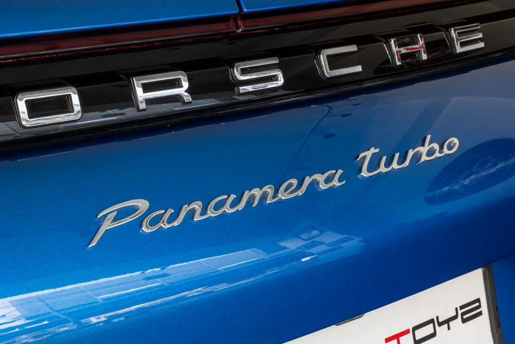 PORSCHE PANAMERA TURBO