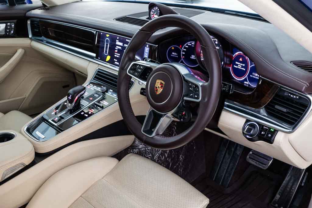 PORSCHE PANAMERA TURBO