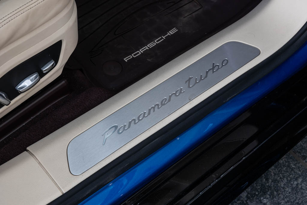 PORSCHE PANAMERA TURBO