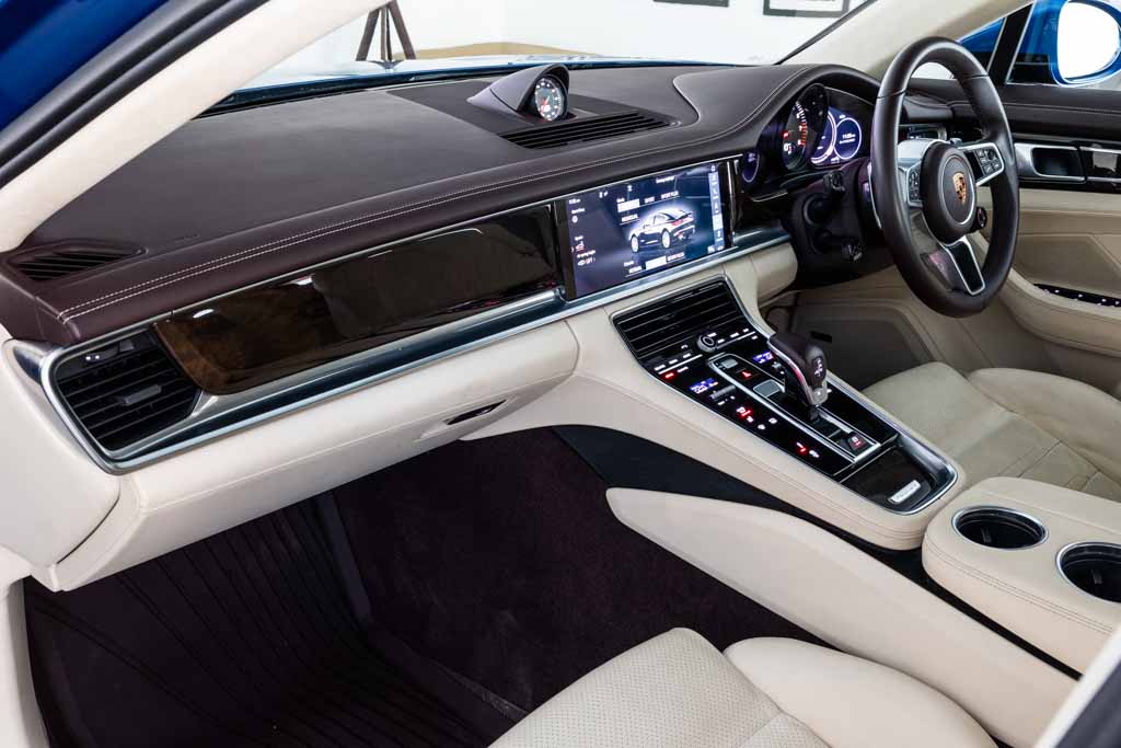 PORSCHE PANAMERA TURBO