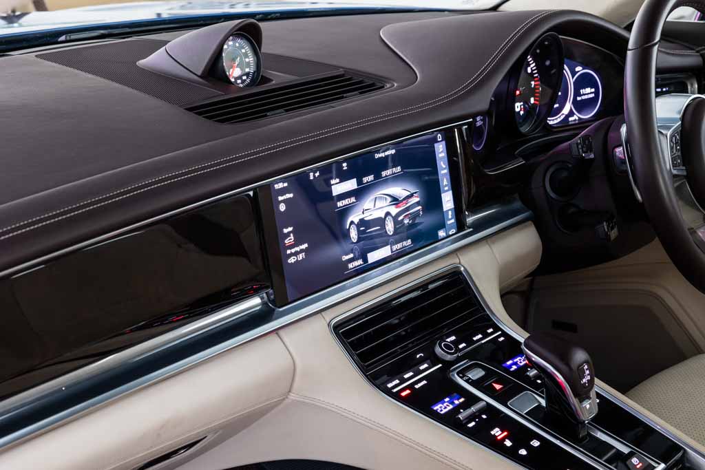 PORSCHE PANAMERA TURBO