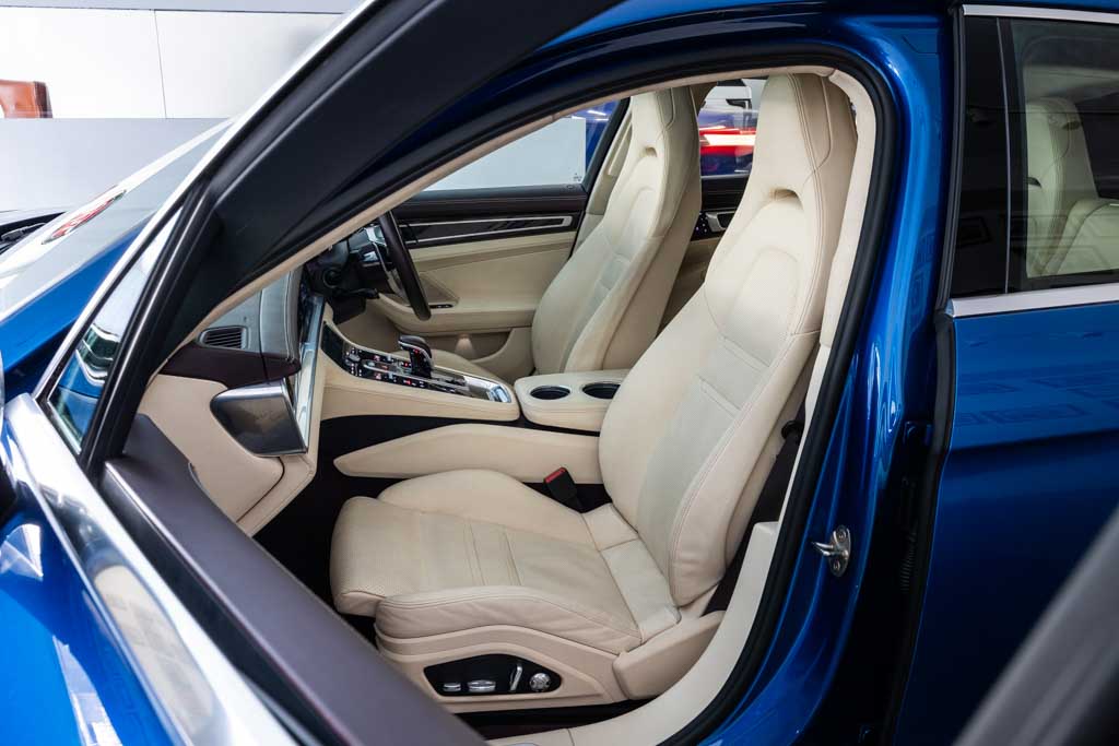 PORSCHE PANAMERA TURBO
