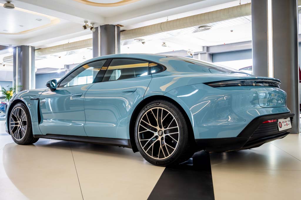 Porsche Taycan RWD