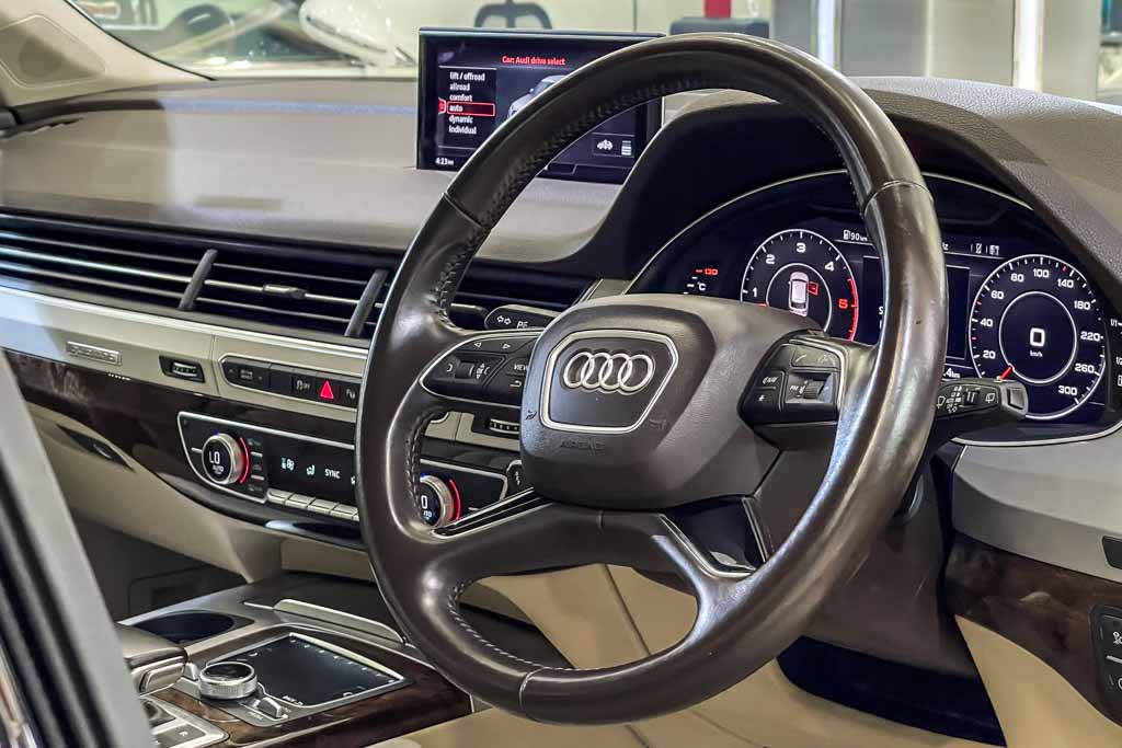 AUDI Q7 TECHNOLOGY PACK