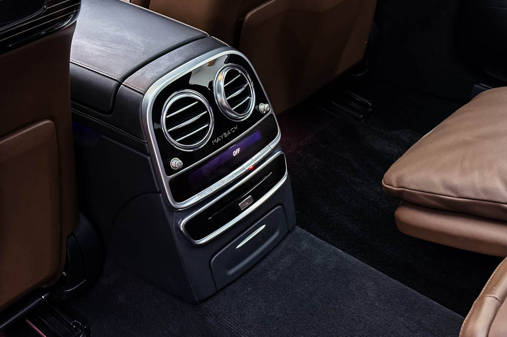 MERCEDES MAYBACH S560