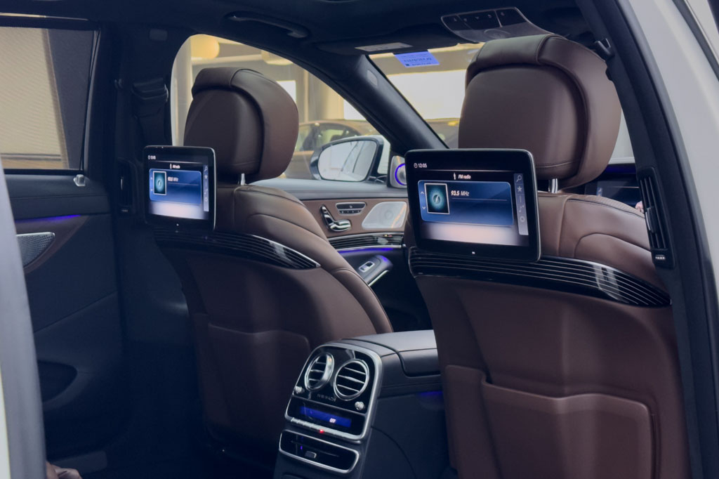 MERCEDES MAYBACH S560