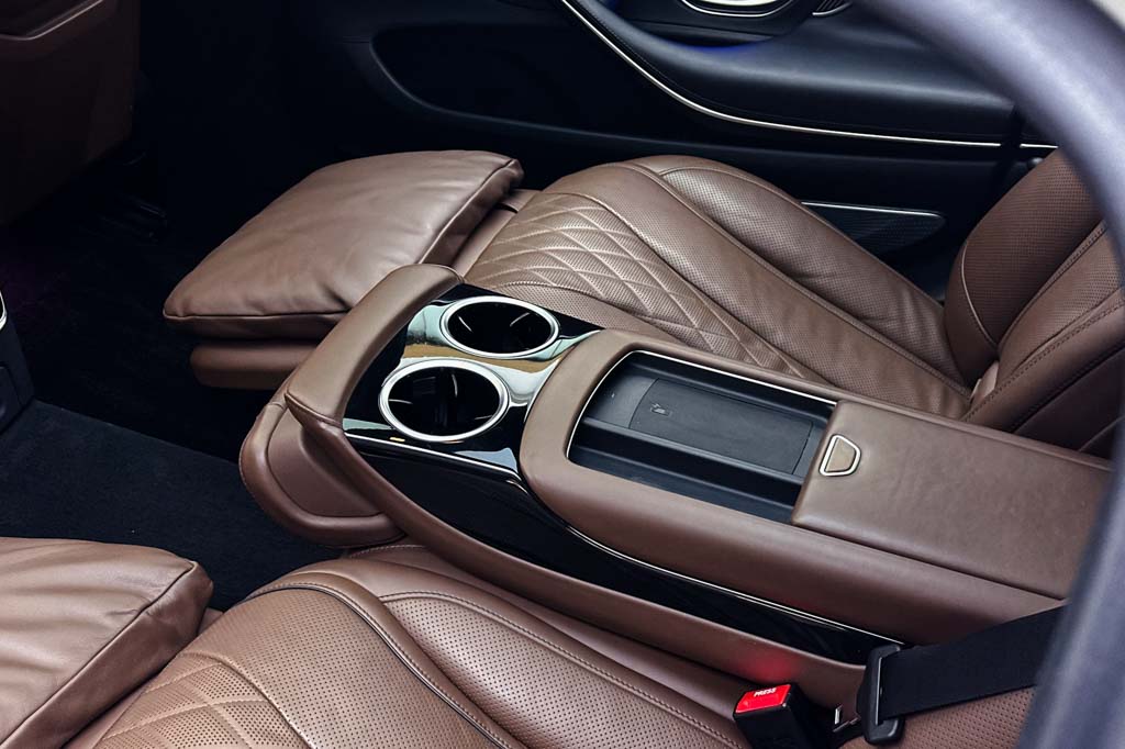 MERCEDES MAYBACH S560