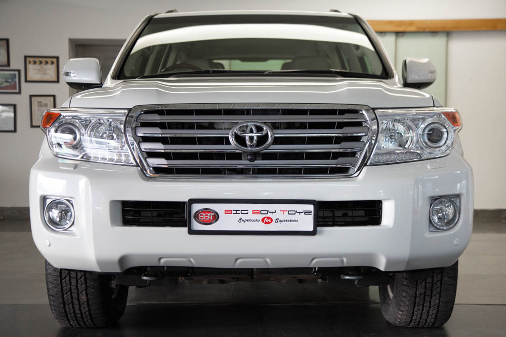 TOYOTA LAND CRUISER LC200