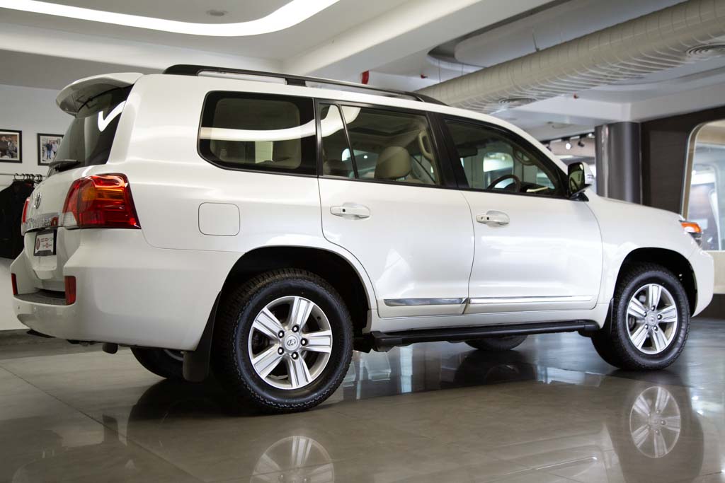 TOYOTA LAND CRUISER LC200