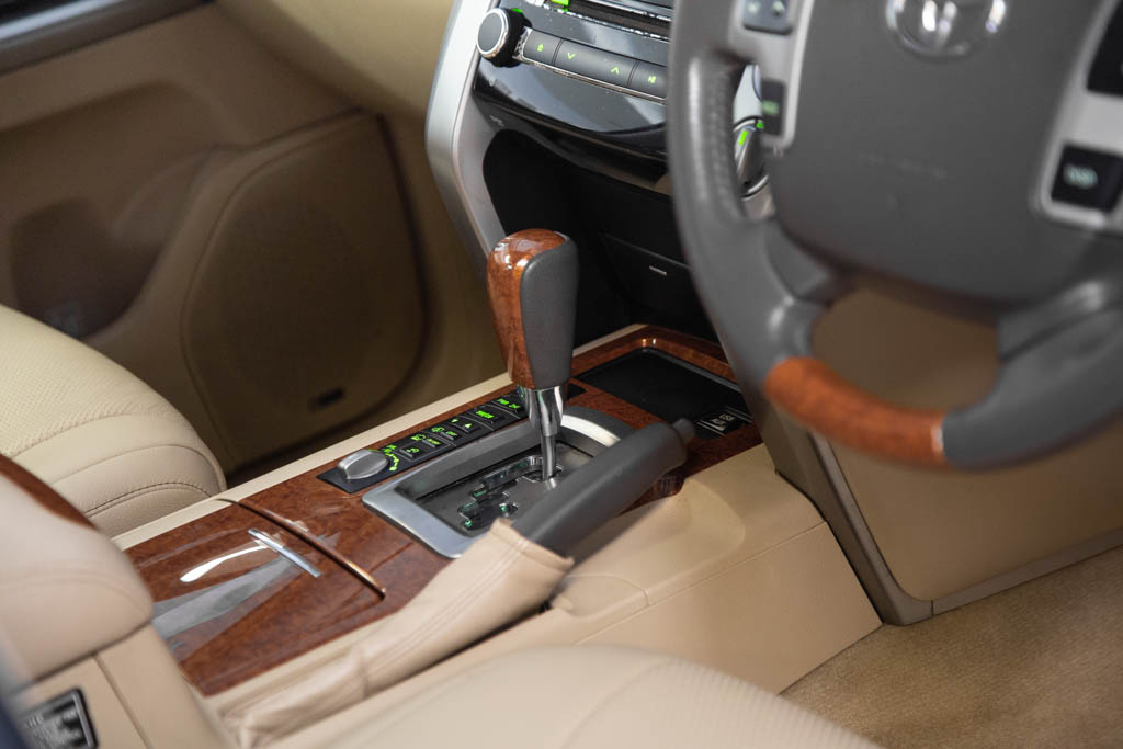 TOYOTA LAND CRUISER LC200