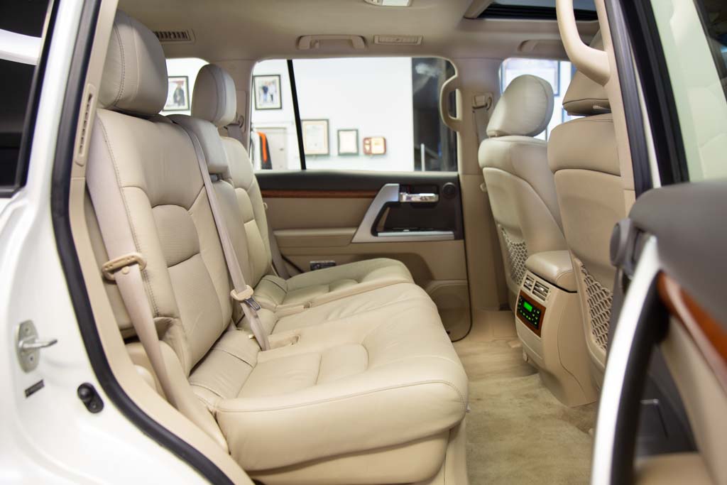 TOYOTA LAND CRUISER LC200