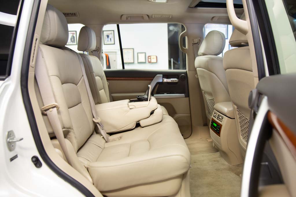 TOYOTA LAND CRUISER LC200