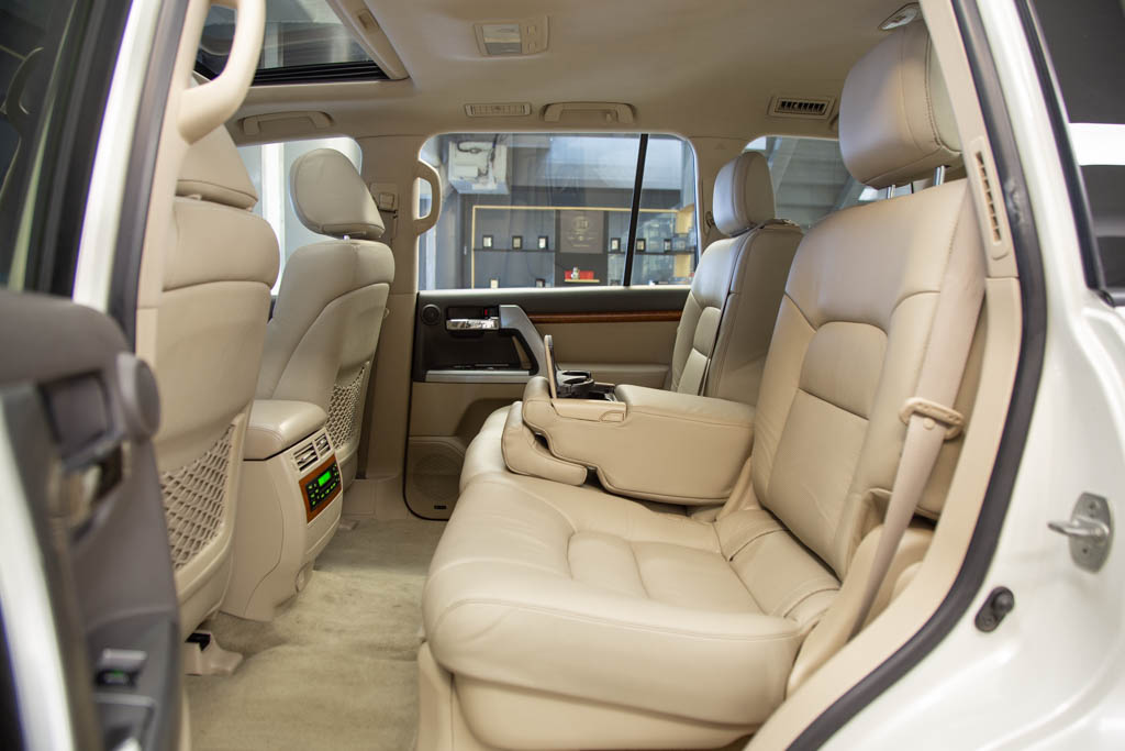 TOYOTA LAND CRUISER LC200