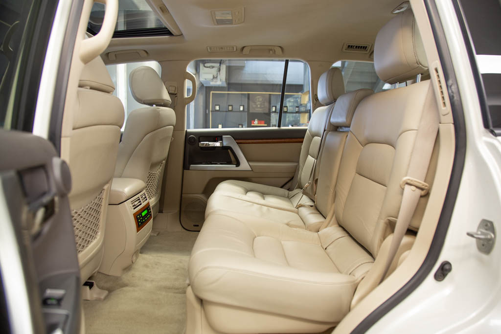 TOYOTA LAND CRUISER LC200